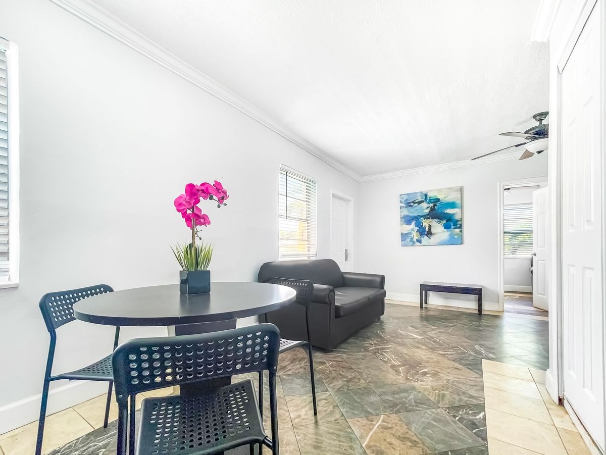 Suite dining corner