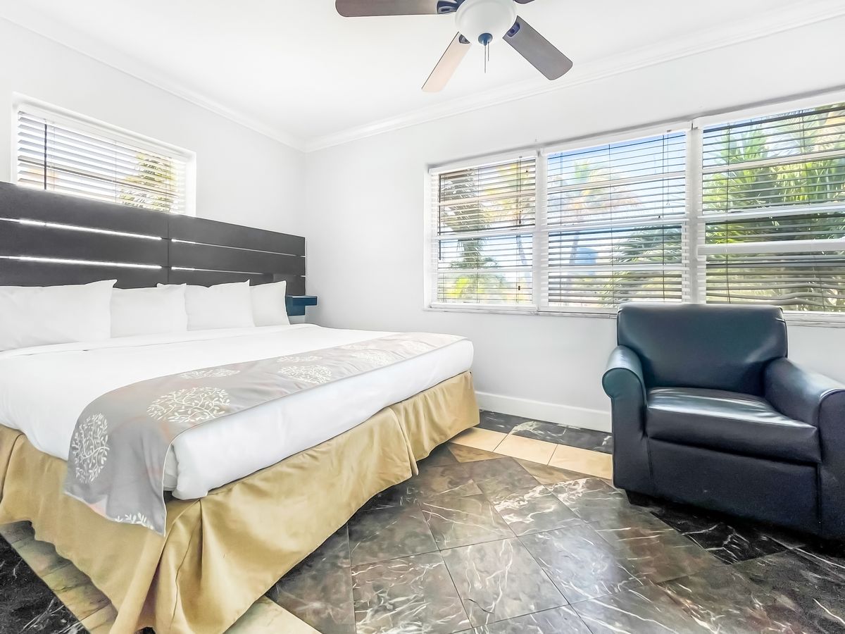 Suite, king bed