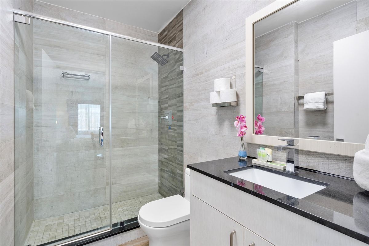 Bathroom, second unit