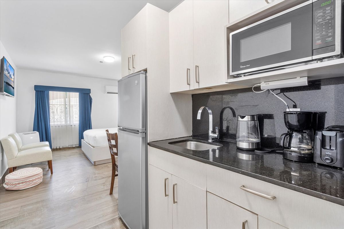 Kitchen, second unit