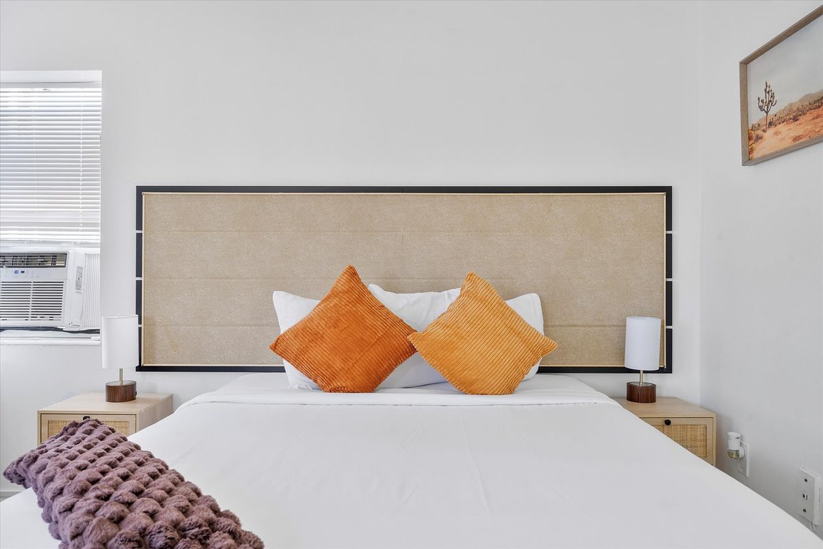 Bedroom suite, king bed