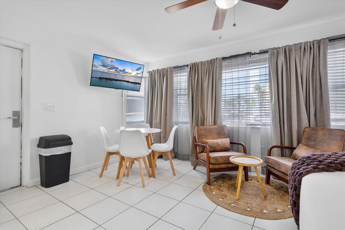 Bedroom suite, sitting area