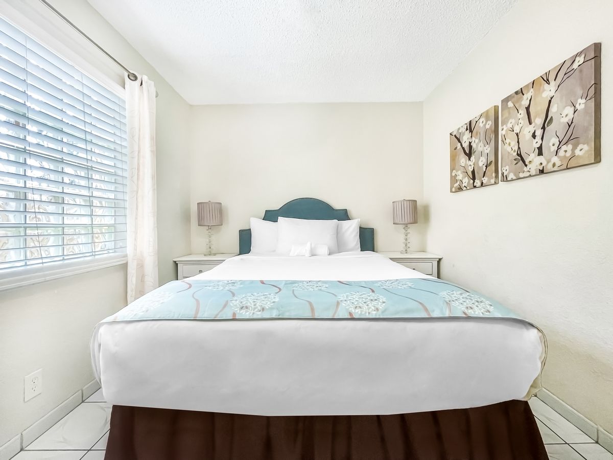 Queen room