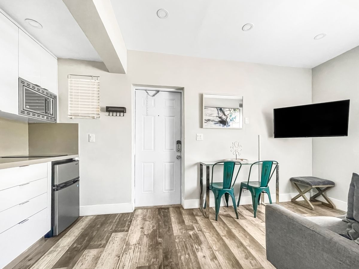 Kitchenette and table