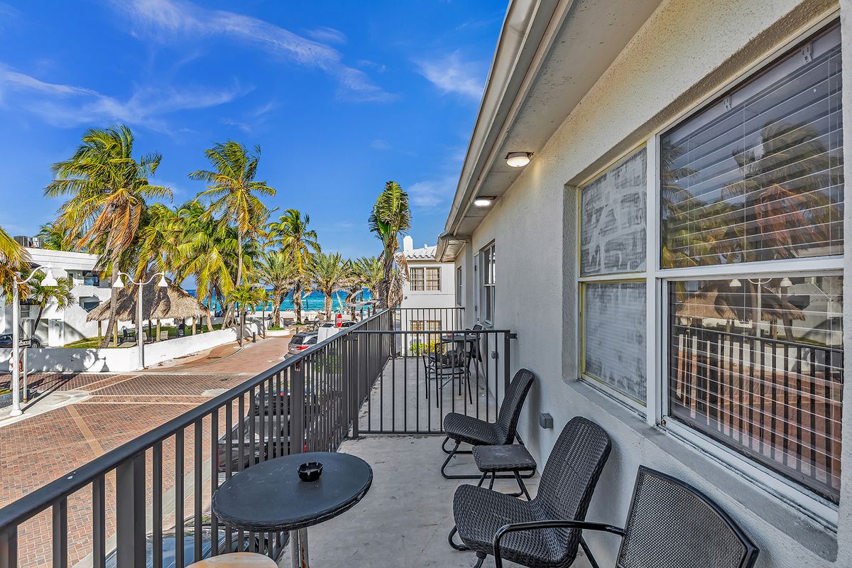 A balcony toward the beach